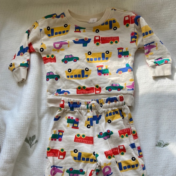 Hanna Andersson Fun Sweatsuit - Picture 1 of 2